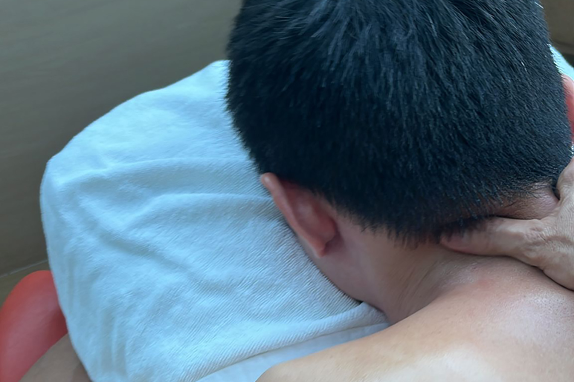 frozen shoulder massage treatment